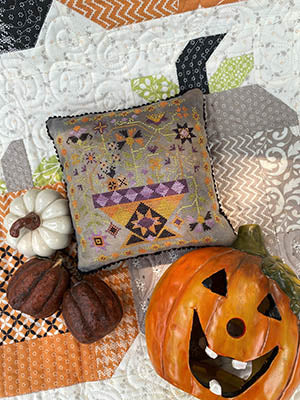 Betsy's Halloween Basket - Pansy Patch Quilts & Stitchery