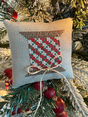 Christmas Plaid Spool - Crafty Bluebonnet Designs