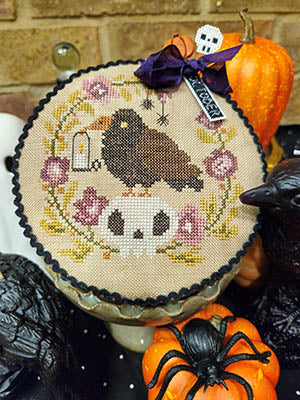 Pin Drum Shorties #10: Crow - Quaint Rose NeedleArts
