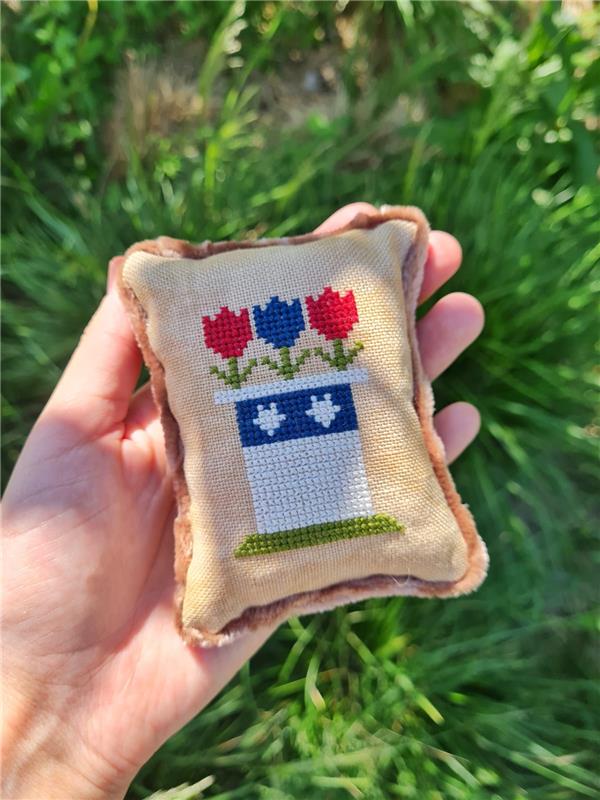 Patriotic Flowers - Cute Embroidery by Kate