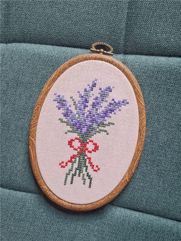 Fresh Flowers - Cute Embroidery by Kate