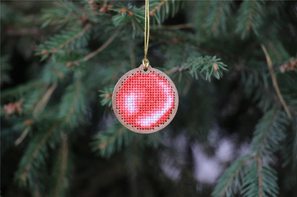 Christmas Ball - Cute Embroidery by Kate