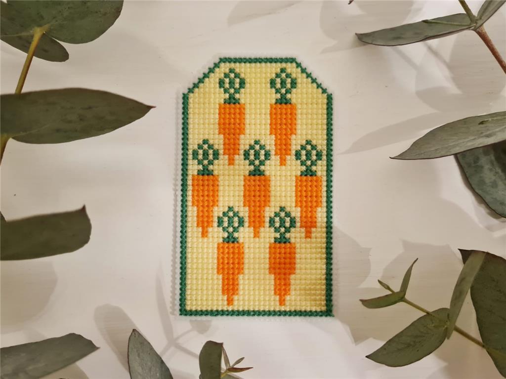 Easter Tag: Carrots - Cute Embroidery by Kate