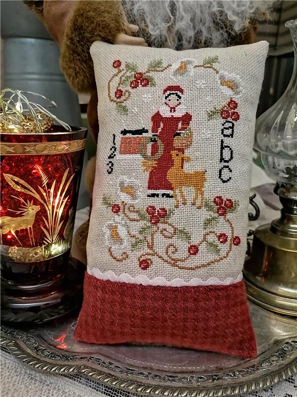 Miss Holly - Twin Peak Primitives