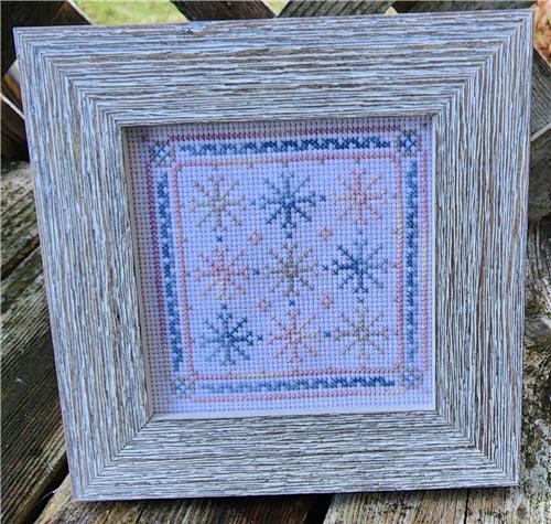 Winter Garden Quilt - Cobweb and Rose