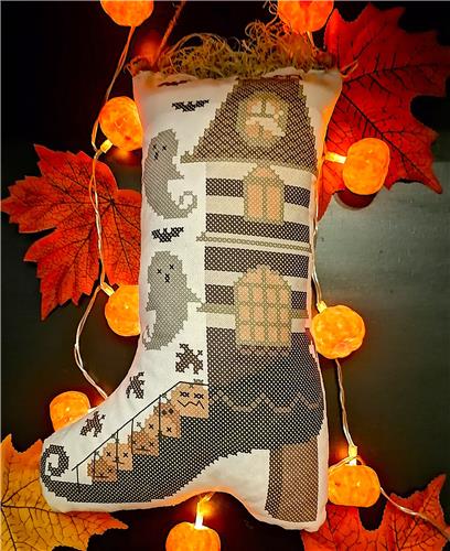 Haunted Stocking - Twin Peak Primitives