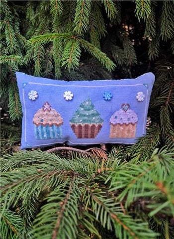 Winter Cupcakes - Cute Embroidery by Kate