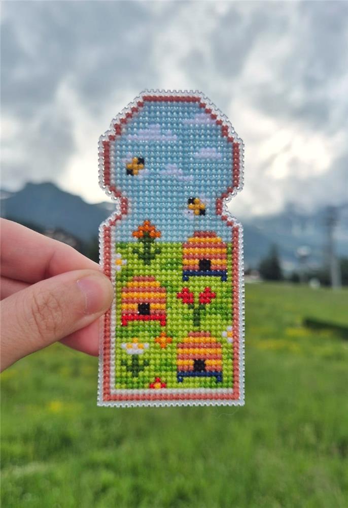 Keyhole Apiary - Cute Embroidery by Kate
