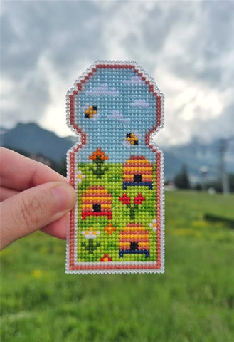Keyhole Apiary - Cute Embroidery by Kate