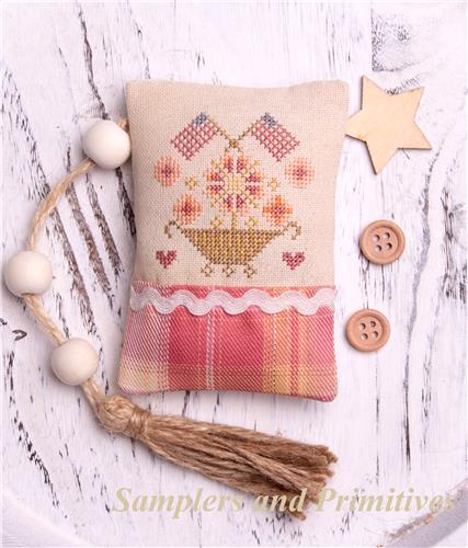 Tiny Patriotic Basket - Samplers and Primitives