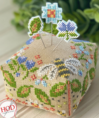This Bee's Got Knees - Hands on Design