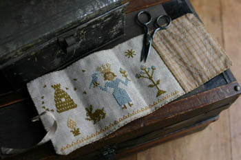Queen Of Spring Sewing Roll - Stacy Nash Primitives
