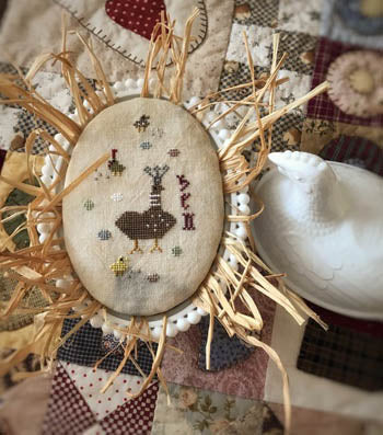 Queen Chicky with Speckled Egg Scissor Fob - Lucy Beam