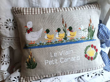 Le Vilain Petit Canard - Lilli Violette