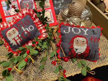 Santa Claus Folk Pillows - Mani Di Donna