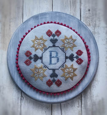Quaker Pincushion - Lucy Beam