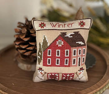 Seasonal Saltbox House: Winter - Mani Di Donna