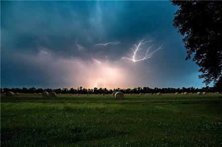 Field Of Lightning - The Frame Corner