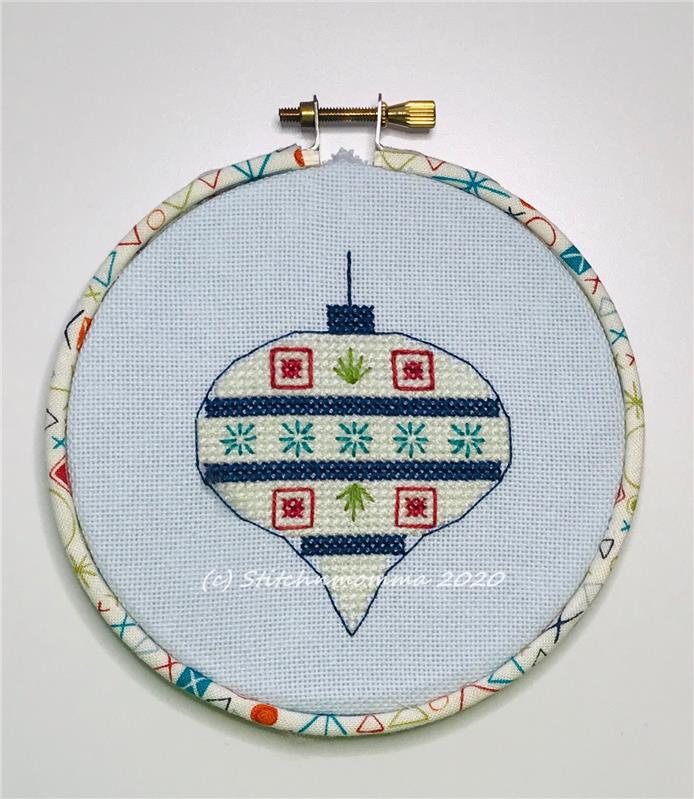 Magnificent Minis: Retro Christmas Ornament - Stitchnmomma