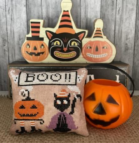 Halloween Parade Series: Boo! - Mani Di Donna