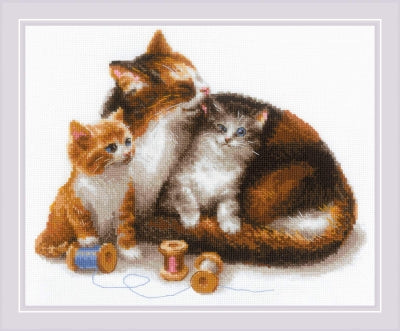 Cat With Kittens - Riolis