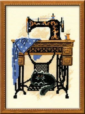 Cat With Sewing Machine - Riolis
